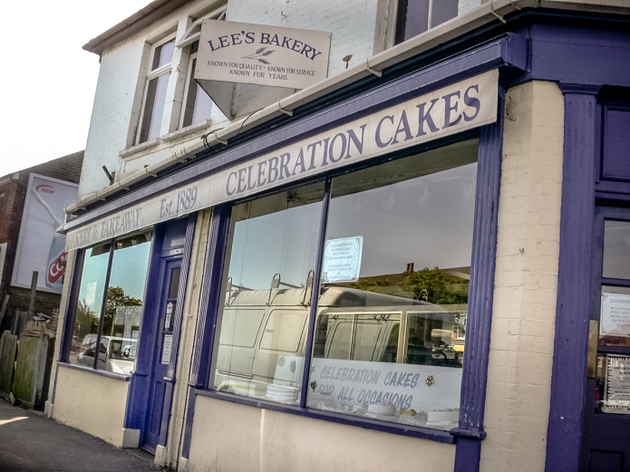 Lee's Bakery, Weir